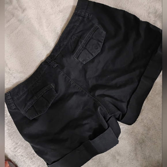 💥SOLD💥 🌞 Shorts 🩳 - Picture 3 of 4